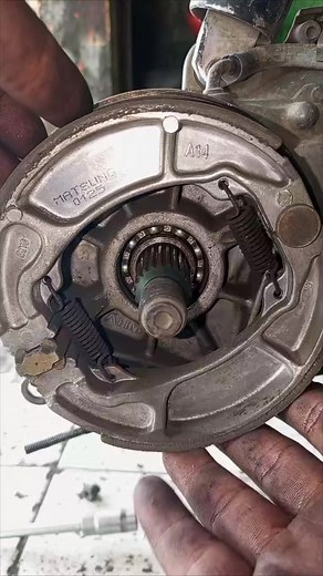 Mechanic Tricks for Installing Rear Brake Pads