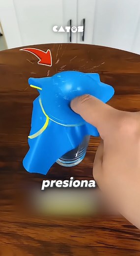 82K views · 575 reactions | Cómo funciona el truco de la moneda que atraviesa el plástico elástico #shorts | Catos | Facebook