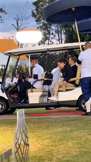 "Meet King Maha Vajiralongkorn, Thailand's richest monarch! 💰 With an estimated net worth of $43 BILLION, he's not just a king, but a powerhouse! 😮 From royal duties to lavish lifestyles, he's living his best life 👑 #KingVajiralongkorn #ThaiMonarchy #NetWorth" | Saidu Sani