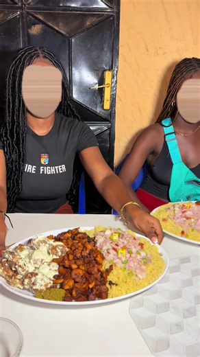 Venez mettre au dos vos plateaux d’attiéké poulet mayo disponible chez CHEF 🧑🏿‍🍳 T tous les jours . Livraison disponible partout à Lomé 🎉 Vos commandes via WhatsApp : ( 228) 93727513 / 92068004 #ChefT #cuisine #attiekelomé #pourtoi #viral