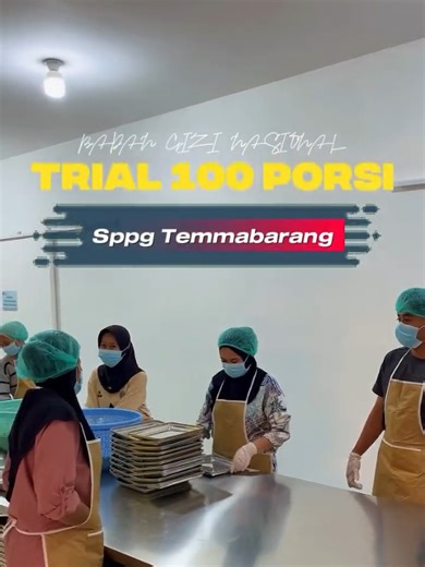 Trial MBG (Makan Bergizi Gratis) adalah kegiatan uji coba atau simulasi pelaksanaan program nasional pemberian makan siang bergizi untuk siswa sekolah (PAUD hingga SMA/SMK) serta ibu hamil dan menyusui, sebagai persiapan sebelum program utama MBG diluncurkan secara penuh oleh pemerintah Presiden Prabowo Subianto untuk mengatasi masalah gizi dan stunting di Indonesia. Tujuannya adalah memastikan sistem distribusi, kualitas makanan, kebersihan, dan logistik berjalan baik, melibatkan berbagai insta