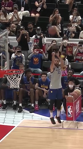 Curry shooting three points as simple as drinking water🤙🤙🤙#basketball #basketballtiktok #nba #fyp #basketballtraining #shot