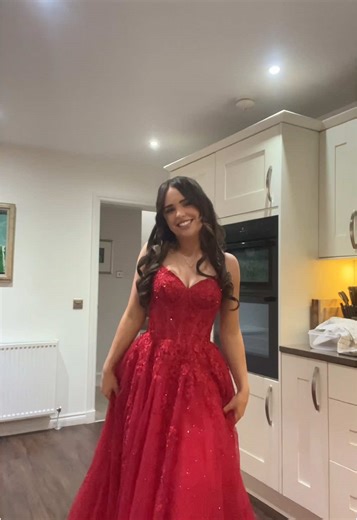 Red dress on tonight ❤️