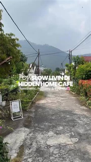 Main kemana lagi hayooo⁉️ Save dulu buat nanti‼️ - - - - - [SAVE LIKE SHARE] Ho hallo friendskru ✨ Nemu hidden home cafe yang bikin betah banget. Berasa “slow living”-nya—tenang, hangat, dan nyaman buat rehat sejenak dari riuhnya hari 🌿☕ Cocok buat: 🤍 me time 🤍 ngobrol santai 🤍 kerja pelan-pelan tanpa dikejar waktu Kadang yang kita butuhin cuma tempat sederhana, kopi hangat, dan suasana yang bikin hati adem ✨ Kalau kamu suka tempat kayak gini, fix harus masuk wishlist! Source Video : @little