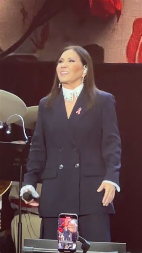 Tú lo decidiste - Ana Gabriel en vivo desde el BOK Center en Tulsa, OK el 10 de Octubre del 2025 como parte de su gira “Claro De Luna Tour” #AnaGabriel #ClaroDeLuna #ClaroDeLunaTour #LunaDeAmerica @anagabrieloficial | Ana Gabriel México Fans