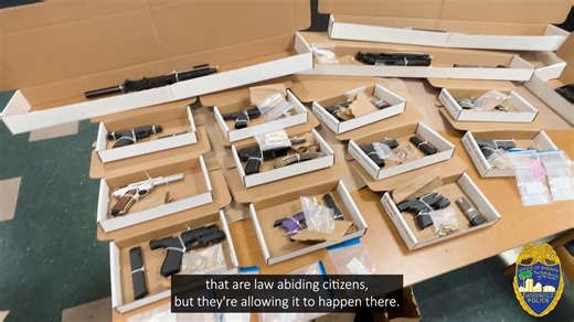 𝐎𝐏𝐄𝐑𝐀𝐓𝐈𝐎𝐍 𝐑𝐄𝐃 𝐋𝐈𝐆𝐇𝐓: 𝐅𝐎𝐔𝐑 𝐊𝐍𝐎𝐖𝐍 𝐆𝐀𝐍𝐆 𝐌𝐄𝐌𝐁𝐄𝐑𝐒 𝐀𝐑𝐑𝐄𝐒𝐓𝐄𝐃 𝐈𝐍 𝐋𝐎𝐍𝐆𝐓𝐄𝐑𝐌 𝐃𝐑𝐔𝐆 𝐈𝐍𝐕𝐄𝐒𝐓𝐈𝐆𝐀𝐓𝐈𝐎𝐍 4 felony arrests. 22 guns seized. More than 1,000 grams of illegal drugs removed from the streets. This is Operation Red Light. Throughout 2025, our Gang Investigations Unit completed a long-term investigation into known members of the gang Out East 1200. Over the course of several months, our detectives built cases against several members, 