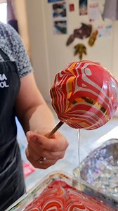 Creating colour combinations to impress ✨️🎄. My Water Marbling students going above and beyond with their Christmas ornaments 🎄. The Jacquard Marbling Color in orange always comes out as gold, just stunning 😍. . . .. . .#jacquardproducts #instachristmas #christmasornaments #christmascrafts #christmasvibes #creativecommunity | Raynbow Crow Studios