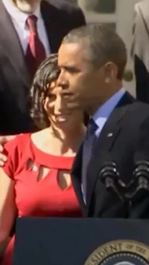 Who would you trust more in a real crisis — #BarackObama or #DonaldTrump | Robert Patillo