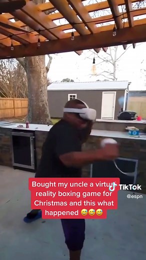 WATCH UNTIL THE END. It went from boxing to MMA 🤣 (via @Danny Byrd) #mma #boxing #virtualreality #vrgame