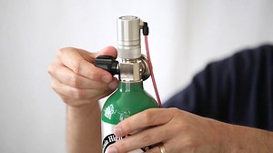 Mounting and Removing an Oxygen Regulator | MHOxygen