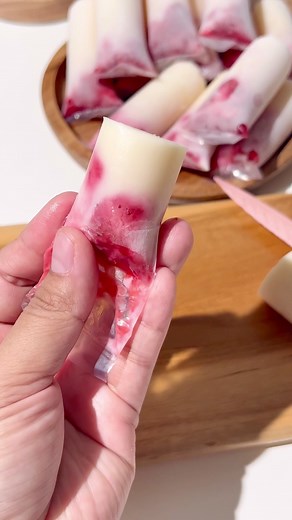 Resep Es Lilin Stroberi: Ide Jualan Kuliner yang Enak dan Segar