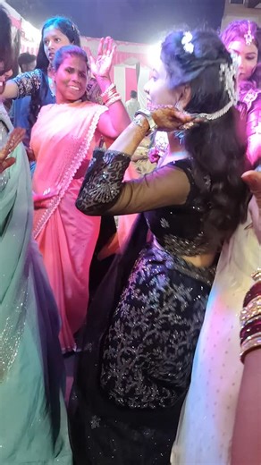 beauty queen on Instagram: "Dance with my sisters 😝🥰#bhojpuri #dance #viral #trendingreels #masti"