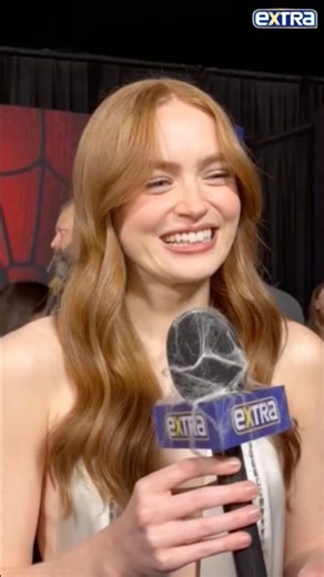 #SadieSink reacts to Ryan Reynolds wearing a “Jean Grey” Deadpool suit 👀 #spiderman #jeangrey