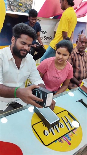 Vivo V70 Elite Unboxing & First Look! ✨ The New Portrait Master? 📸 #hellomobiles #puducherry