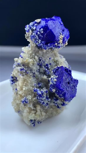 •Lazurite 刺 •presenting this is incredibly & interesting lazurite on matrix combine specimen. Absolutely deep blue colour & completely unique specimen. No damage or repair whatsoever. Afghanistan  •Free shipping worldwide •DM for price •PayPal accepted #mineralsforsale #geologyrocks #lauzritespecimen #mineralcollector #mineralcollection #fineminerlspecimen #lauzritecluster #minerals #mineralsforsale #mineralspecimens | Saud Gems Minerals | Facebook