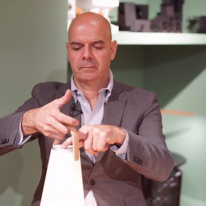 “The workplace has to be introducing light that is warm and inviting.” Pablo Pardo talks about lighting in the workplace at #NeoCon2017. | Haworth