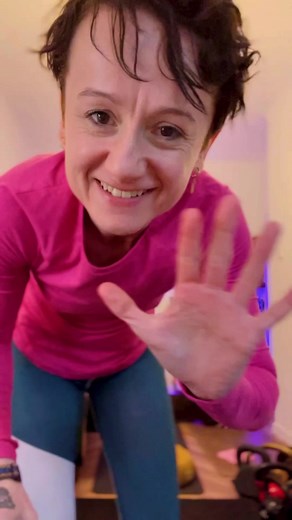 3.9K views · 53 reactions | Prosty trening dla początkujących z poduszką #annasosnierz #poczatek #odchudzanie #treningwdomu | Anna Sośnierz trenerka | Facebook