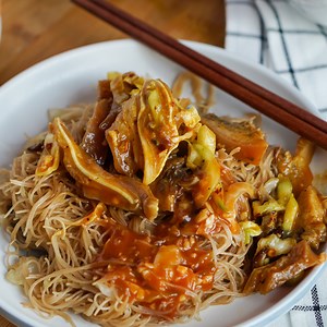 16K views · 1.3K reactions | ဝက်ခေါင်းသုပ်နှင့် ကြာဇံကြော် | Cooking with Myat | Facebook