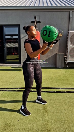 Start strong. Finish stronger. You are your only competition 💫. #sophygreenfitness🇿🇦 #revengebodywithsophygreen🇿🇦 #ichooseme #ibuiltme #BuiltNotBought #fullbodyworkout | Sophy Tala
