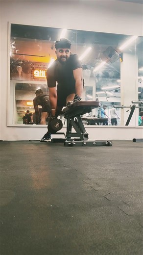 Build a Strong Back with Single Arm Dumbbell Rows 💪