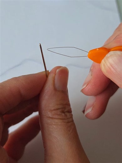 New shape needle threaders! We have changed the shape of our waterdrop threaders to a new improved design. This threader is slightly thinner but still durable and have a small ridge for easier grip. Sold in packs of 5 or 10 #needlethreader #sewing #sewingessentials #fyp #haberdashery