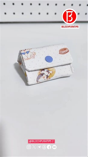 This tutorial features a cute triangular storage bag. I