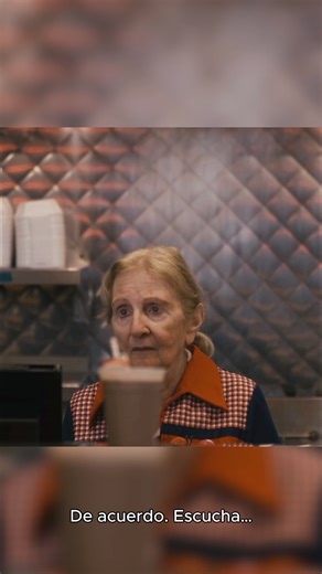 Hombre humilla a abuelita y recibe su merecido #drama #karma #respeto #valores #moraleja | Paradigm Español