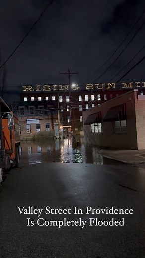 Valley Street in Providence, is completely flooded. 😳 This post is brought to you by our good friends at @stateautobodyri 📸 Thanks for the heads up! ❤️ If you have flood damage to your car, check them out. They are located right up the street at 380 Valley Street! 🚗🌊🚙 #providence #valleystreet #rhodeisland #stateautobody #stateautobodyri #rhodeislandweather #whatsgoingoninrhodeisland | What's going on in Rhode Island