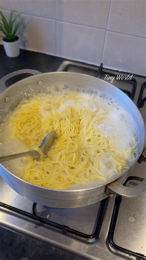 Cooking Fine Noodles in a Tiny World