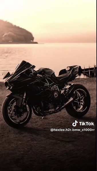 Kawasaki Ninja H2 vs BMW S1000RR Motorcycle Comparison