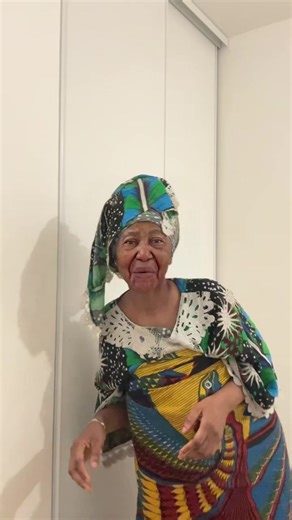 Vidéos de La voisine internationale (@voisineinternationale.1) avec son original - La voisine internationale