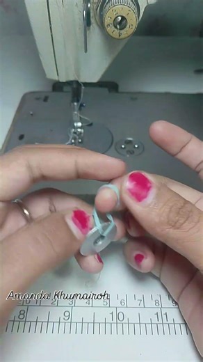 How to arrange sewing bobbins with the same thread color so it's easy to find #SewingTipsAndTricks
