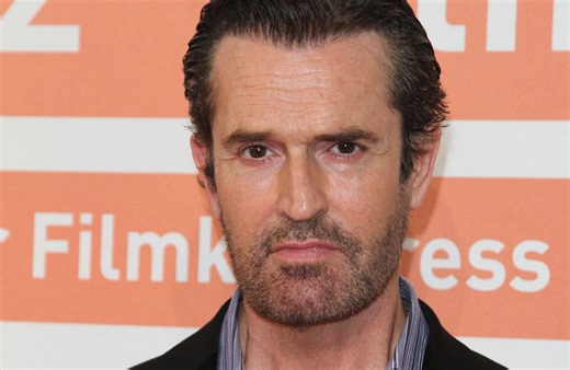 Rupert Everett avoid his reflection