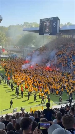 Nach drei Jahren, 1081 Tagen und 113 Drittliga-Spielen sind wir zurück! 💛🖤Dynamo gelingt am 37. Spieltag der Aufstieg in die 2. Fußball-Bundesliga.#dynamo #sgd | Radio Dresden