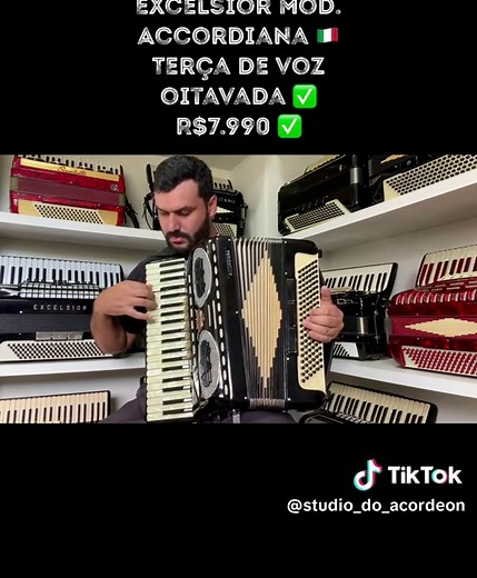 À venda Acordeon Excelsior modelo Accordiana 🇮🇹 Fone whatsApp 📲55 9 9697 4801. Visite nosso site: www.studiodoacordeon.com.br ✅7/3 registros; ✅Oitavada de fábrica; ✅3/4 de voz; ✅Teclado madrepérola com 44,5cm; ✅120 baixos; ✅Fole e afinação 💯%; ✅R$7.990💰 ✅9kg aproximado; ✅Timbre espetacular; ✅Alças de ombro e bag novo; ✅Enviamos para todo Brasil; #studiodoacordeon #scandalli #todeschini #gaita #sanfona #acordeon #davinci #titano #gaitadebotão #piatanesi #giulietti #aulasdegaita#auladeacordoe