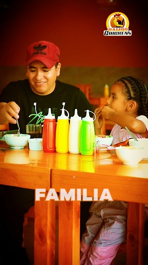 🔥 ¡El mejor sabor se disfruta en familia! 🍗 En Rambo Chicken’s sabemos que la felicidad está en los pequeños momentos, el aroma del pollo a la brasa, las papas crujientes y esas sonrisas en familia que lo dicen todo. 😍🍟 👨‍👩‍👧 Ven a compartir en familia y crea recuerdos inolvidables con el auténtico sabor de Rambo Chicken’s. 🐔🔥 📍 Te esperamos 📲 ¡Haz tu pedido ya! . #RamboChickens #ElSaborQueUne #PolloALaBrasa #MomentosEnFamilia #Satipo #Pichanaki #Mazamari | RAMBO Chicken's