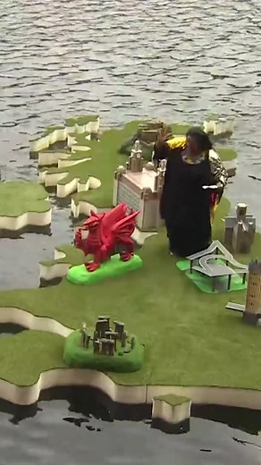 This is your local weather forecast bought to you by the one and only @Alison Hammond wait for a surprise…😉 #itv #thismorning #alisonhammond