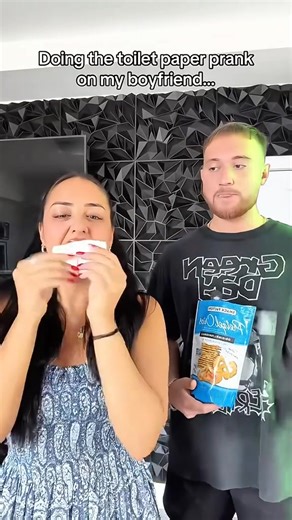 Toilet paper prank 🤣🤣🤣#scare #scared #scareprank #prank #fun #virral #funny #trending #fyp #foryoupage #jumpscare #family #challenge #couple | Funmedia