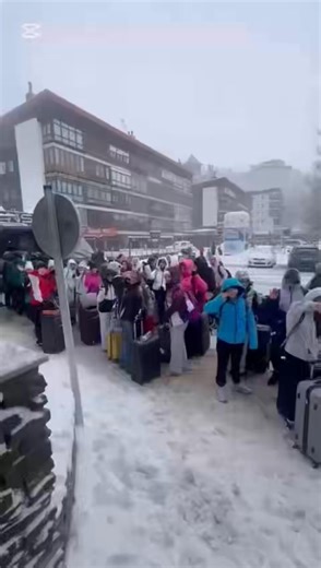No snowstorm can get the St. Brigid’s girls down! From ski jacket fashion shows, to sledding, snowball fights and a whole lot of laughs, Day One has proven to be a great one. The girls are ready and rearing to hit the slopes bright and early tomorrow ⛷️ | St Brigids Presentation Secondary School Killarney