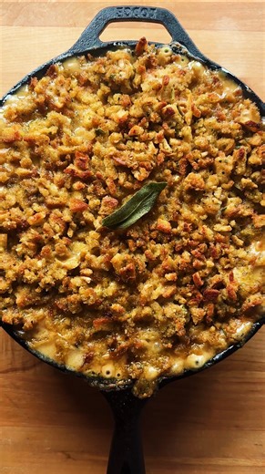 TURKEY STUFFING CASSEROLE — a pot pie to bring together your Thanksgiving leftovers. Cozy, comforting and everything in between. Recipe here: https://carolinagelen.com/turkey-stuffing-casserole/ #potpie #thanksgiving #dinner #cooking #recipe #easyrecipe | Carolina Gelen