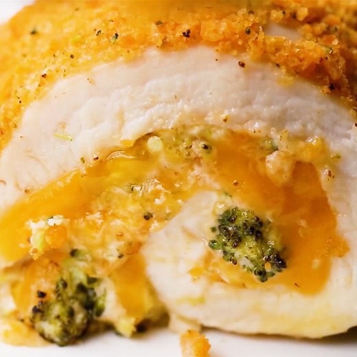 Cooking for a big bunch? These recipes will make things easier. // via Goodful | Tasty