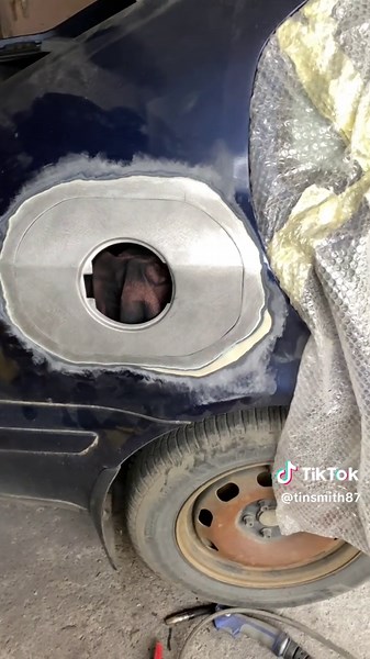 #fyp #viral_video #carstiktok #work #lifestyle #tinsmith #rescue #rusty #octavia #hudiscarpresov kazde auto si zasluzi len tu najlepsiu opateru bez vyhrad.. pre mna je kazde auto unikat a odomna si zasluzi kazde jedno druhu sancu ❤️❤️❤️