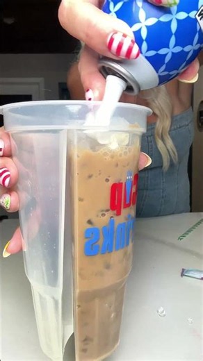 Geez! 🥤🧋💧🤌🏻✨ All the cups i didn’t know that i needed! Need this cup that holds three drinks!!