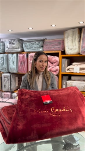 Plikas home on Instagram: "✨ Ισπανική ποιότητα & διαχρονική κομψότητα Υπέροχες κουβέρτες Pierre Cardin, με μοναδική υφή και στυλ που ξεχωρίζει. 🤍 Για ζεστασιά… με υπογραφή ▪️Μονή διάσταση 110.00€ (πολυεστερική) ▪️Υπέρδιπλη διάσταση 148.00€ (πολυεστερική) ▪️King Size διάσταση 207.00€ (ακρυλική) 🚛Aποστολή σε όλη την Ελλάδα Για παραγγελίες ή πληροφορίες μπορείτε να καλείτε στο 📞2310514741 🛒online shop www.plikashome.gr"