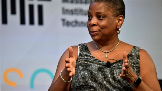 The No. 1 habit great leaders have in common, according to first Black woman CEO in the Fortune 500