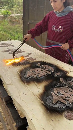 The entire process of making a plaque using traditional handcraft techniques