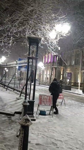 Colmore row Birmingham last night view 😯#foryouシ #travelblogger #nonfollowers #trendingnow #snowfall