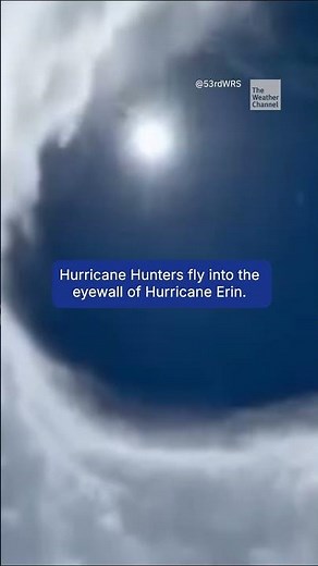 Hurricane Hunters \rFly Through Erin’s Eye