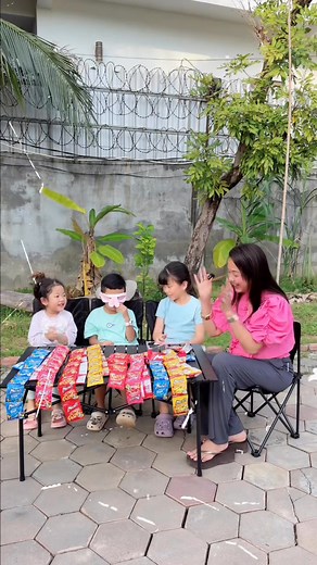 463K views · 5K reactions | Challenge ទាយរសជាតិ ម៉ូកាទី ចាំមើលថាអ្នកណាអ្នកឈ្នះ 藍 | Nana Cooking | Facebook