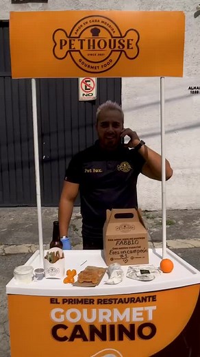 ¡La Fórmula 1🏁🐶 también tiene su pit stop gourmet! ️ Fabbio, el perrito de F1, y su dueño Jorge vivieron una experiencia culinaria única en Pet House México. ️ ¡Nos encanta consentir a nuestros clientes más peludos🐾💯! ¡Pregunta por el menú para tu mejor amigo, y Pet House se encargará de hacerlo feliz! #PetHouseMéxico #Fabbio #Fórmula1 #ComidaParaPerros #Gourmet #Mascotas #Perros